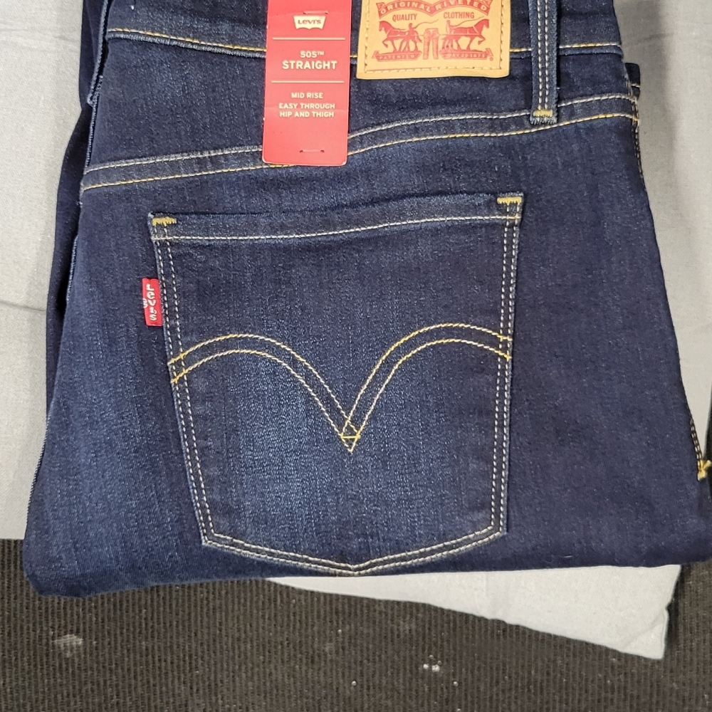 NWT Women's Levi's 505 14M 32x32